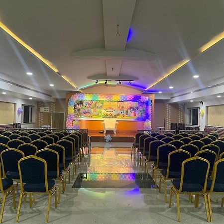 Varada Nagavali Hotel Srikakulam Esterno foto