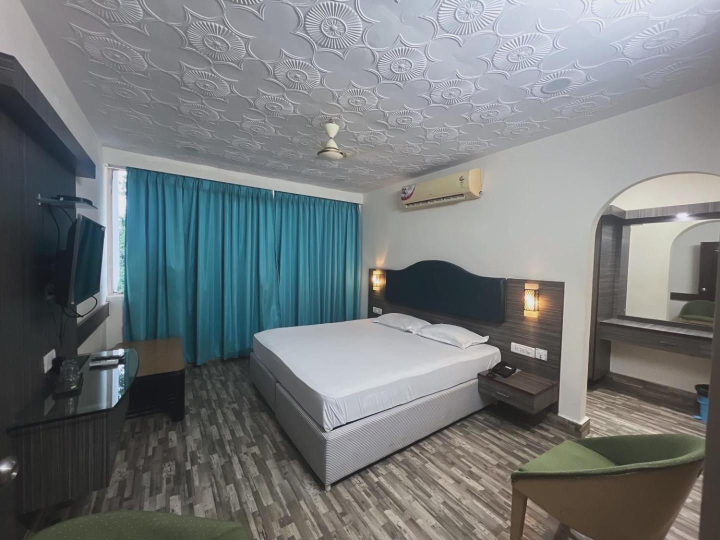 Varada Nagavali Hotel Srikakulam Esterno foto
