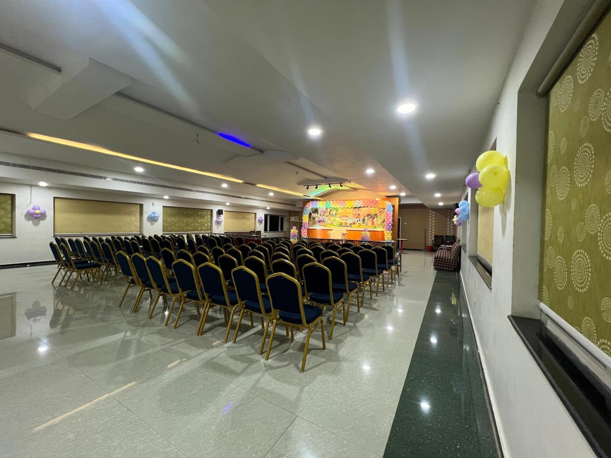 Varada Nagavali Hotel Srikakulam Esterno foto