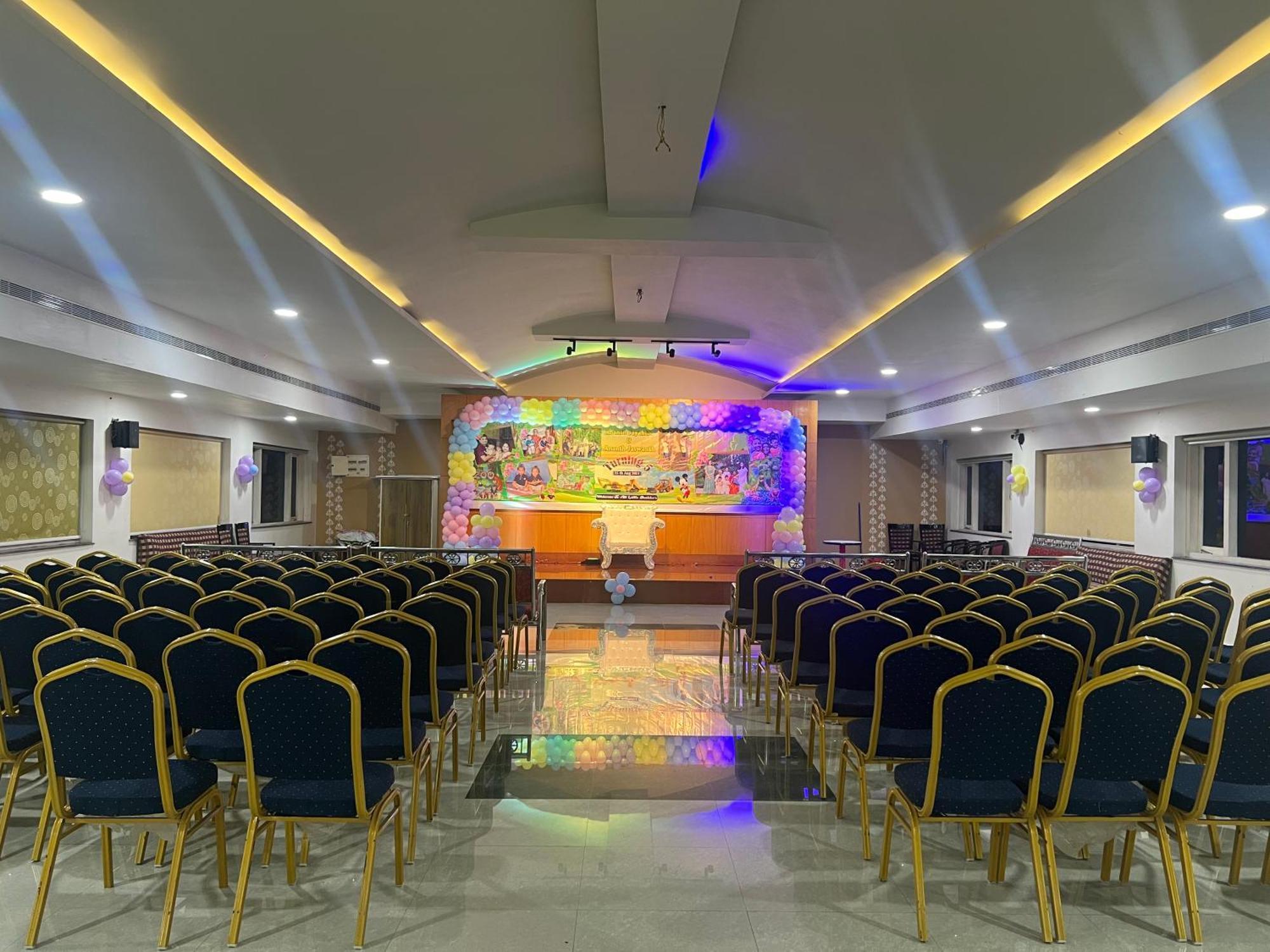 Varada Nagavali Hotel Srikakulam Esterno foto