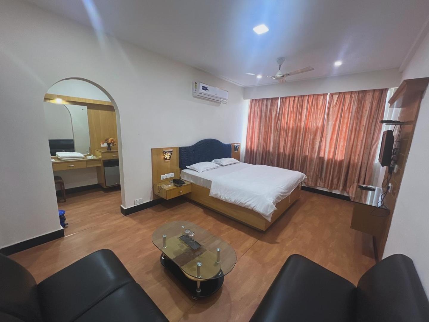 Varada Nagavali Hotel Srikakulam Esterno foto