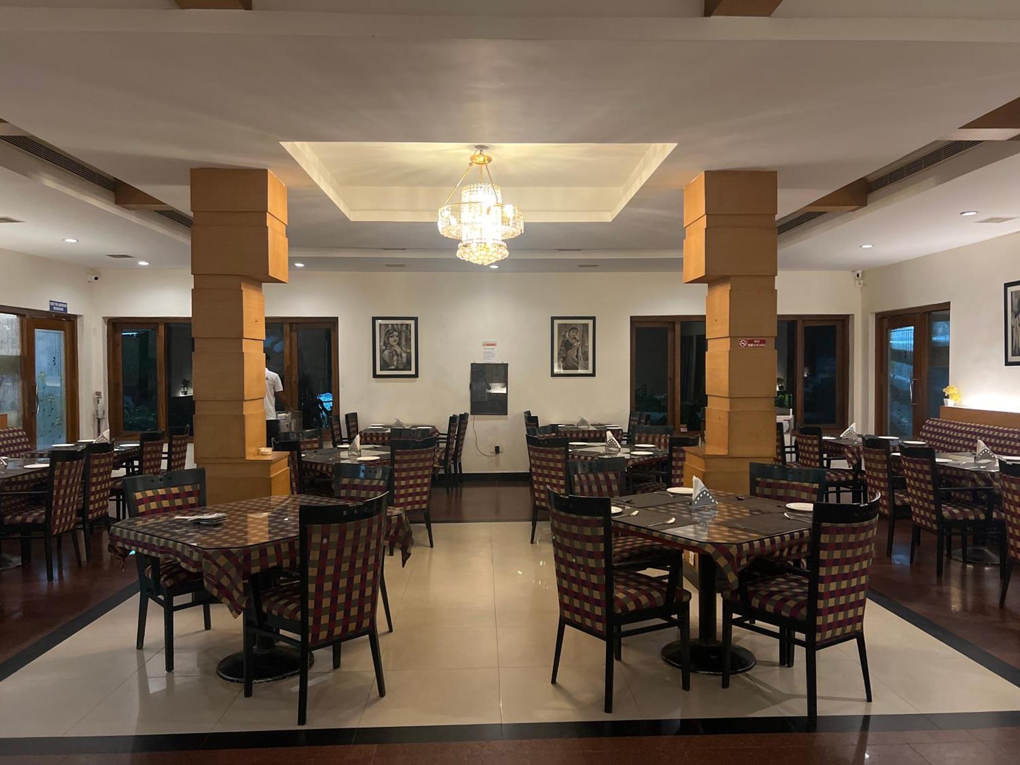 Varada Nagavali Hotel Srikakulam Esterno foto