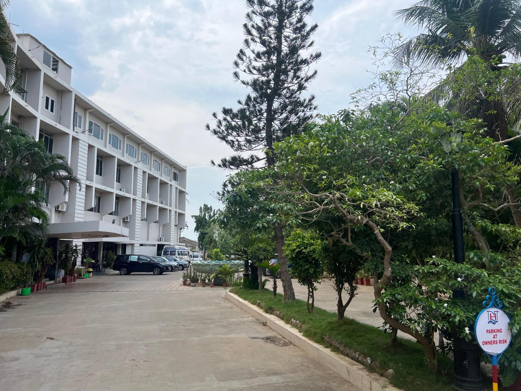 Varada Nagavali Hotel Srikakulam Esterno foto