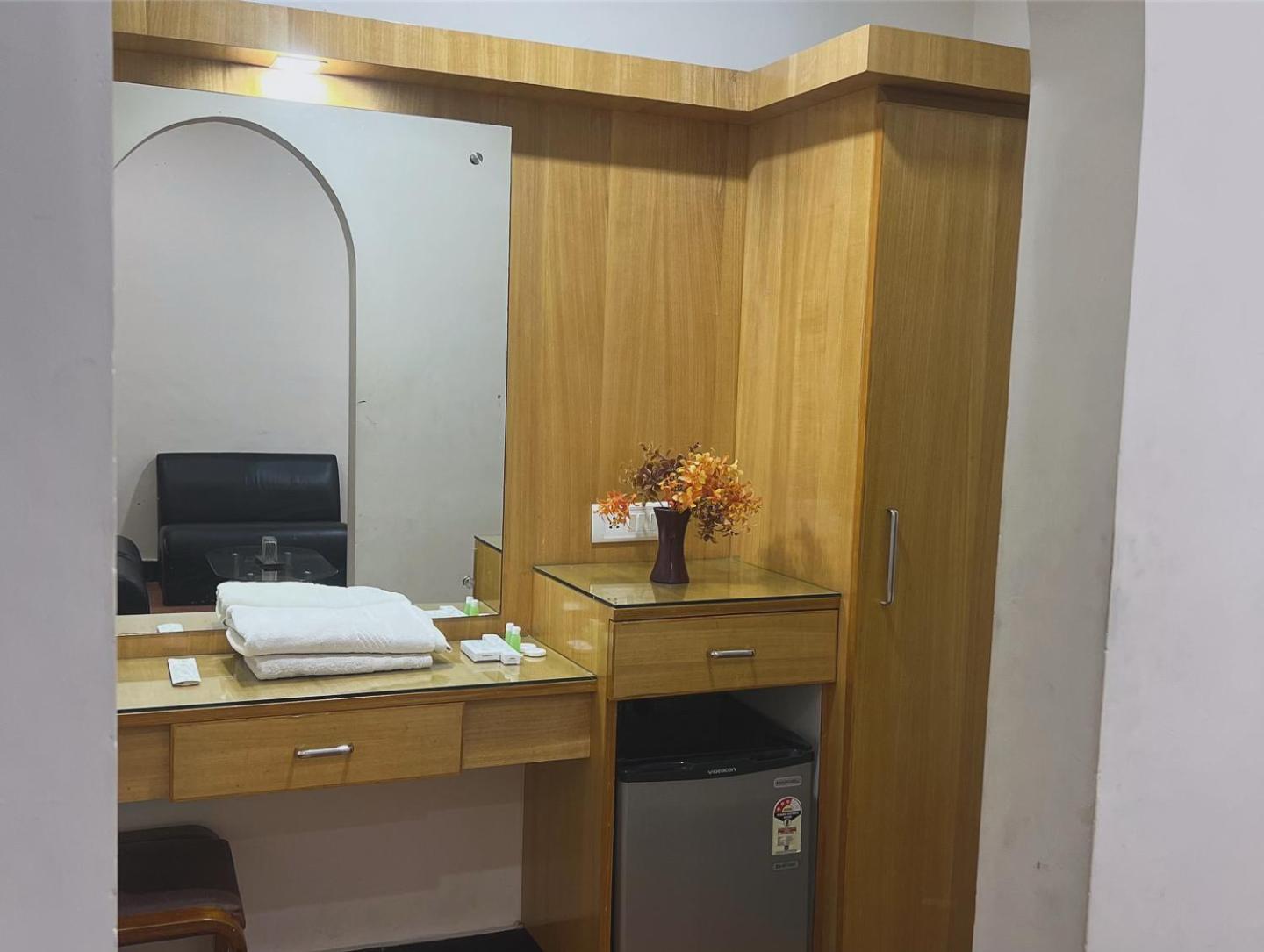 Varada Nagavali Hotel Srikakulam Esterno foto
