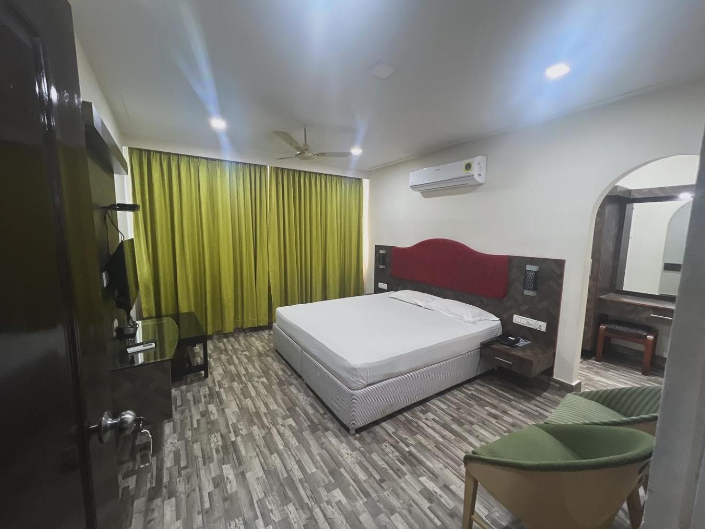 Varada Nagavali Hotel Srikakulam Esterno foto