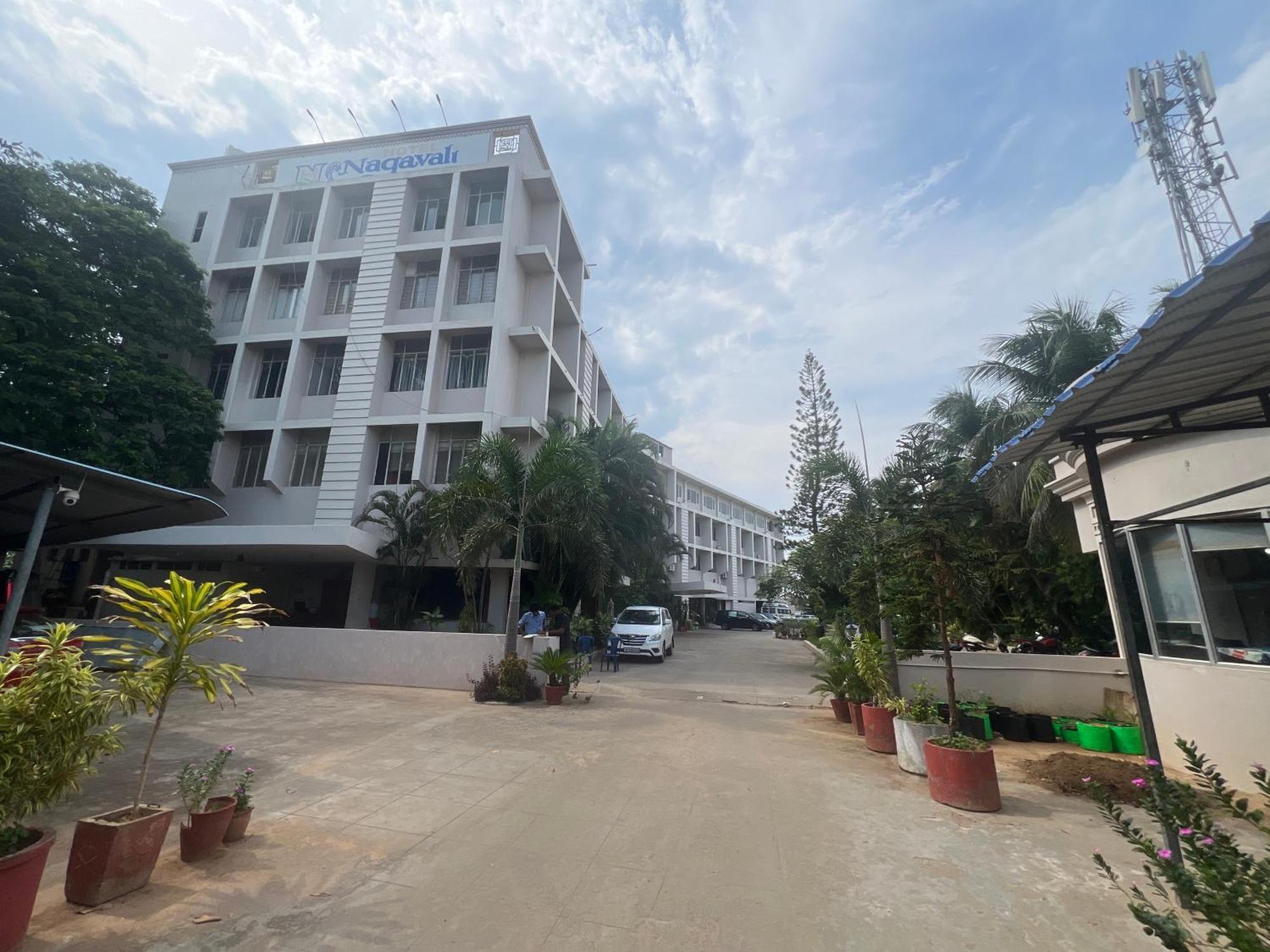 Varada Nagavali Hotel Srikakulam Esterno foto
