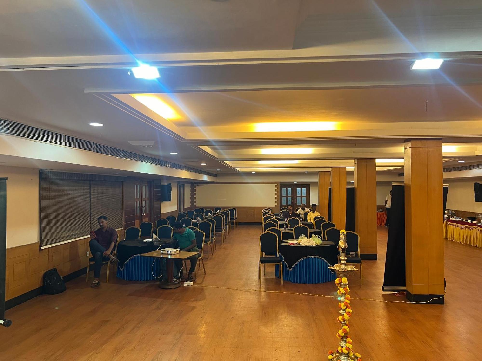 Varada Nagavali Hotel Srikakulam Esterno foto