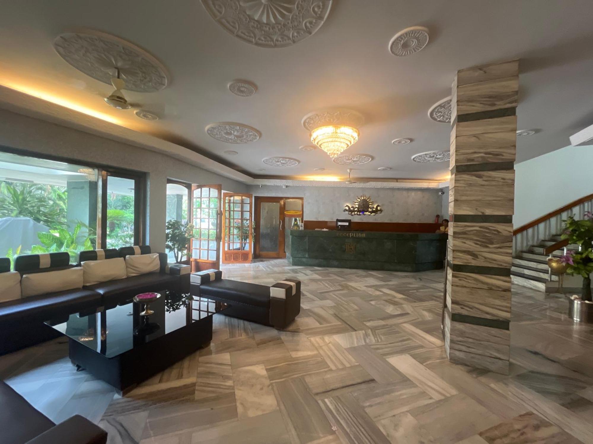 Varada Nagavali Hotel Srikakulam Esterno foto